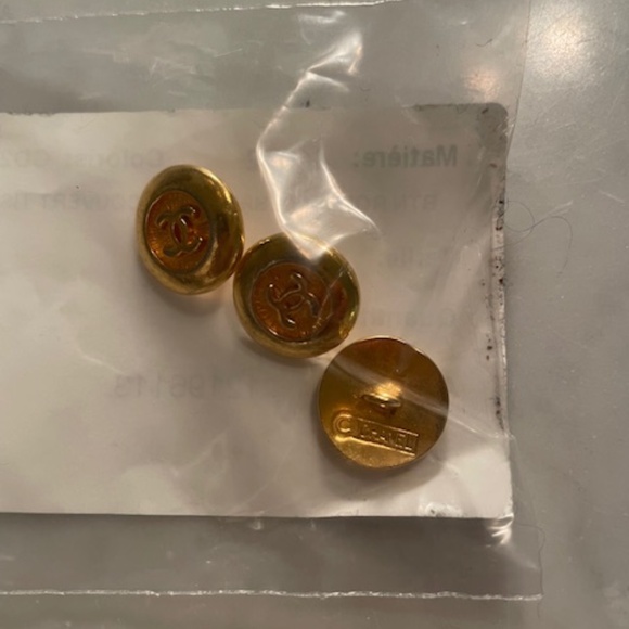 Chanel Gold Interlocking Logo Buttons (3x) Authentic - Picture 3 of 5